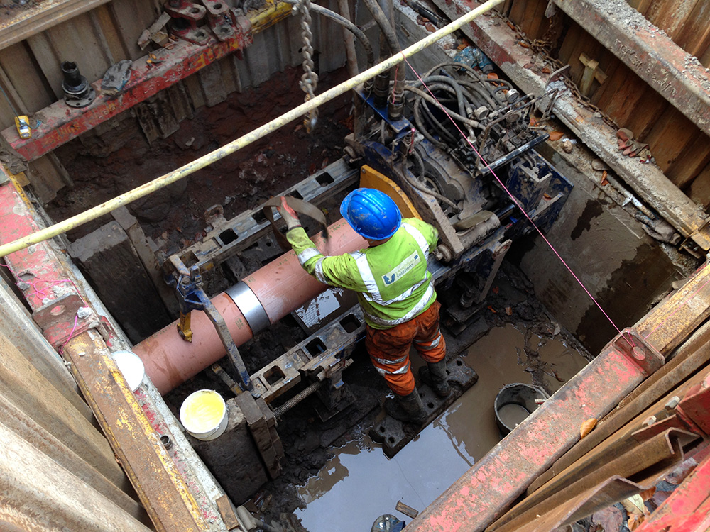 Installation of vitrified jacking pipes