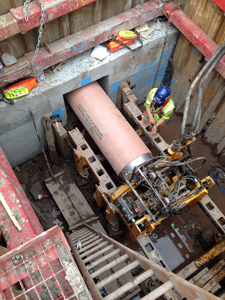 Installation of vitrified jacking pipes